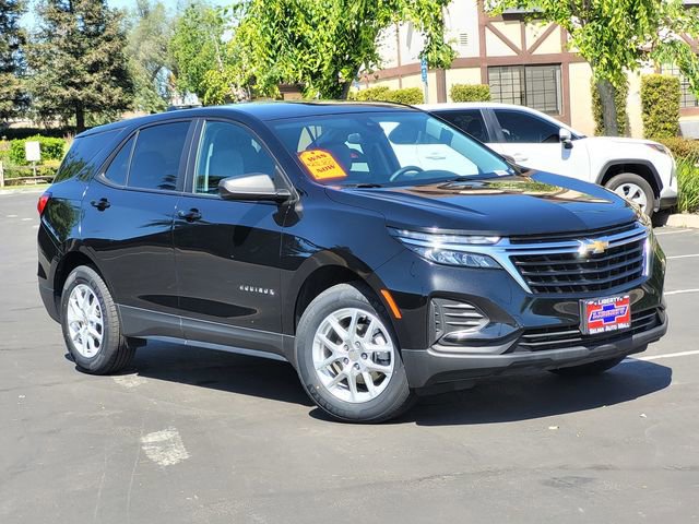 Used 2023 Chevrolet Equinox LS image 2