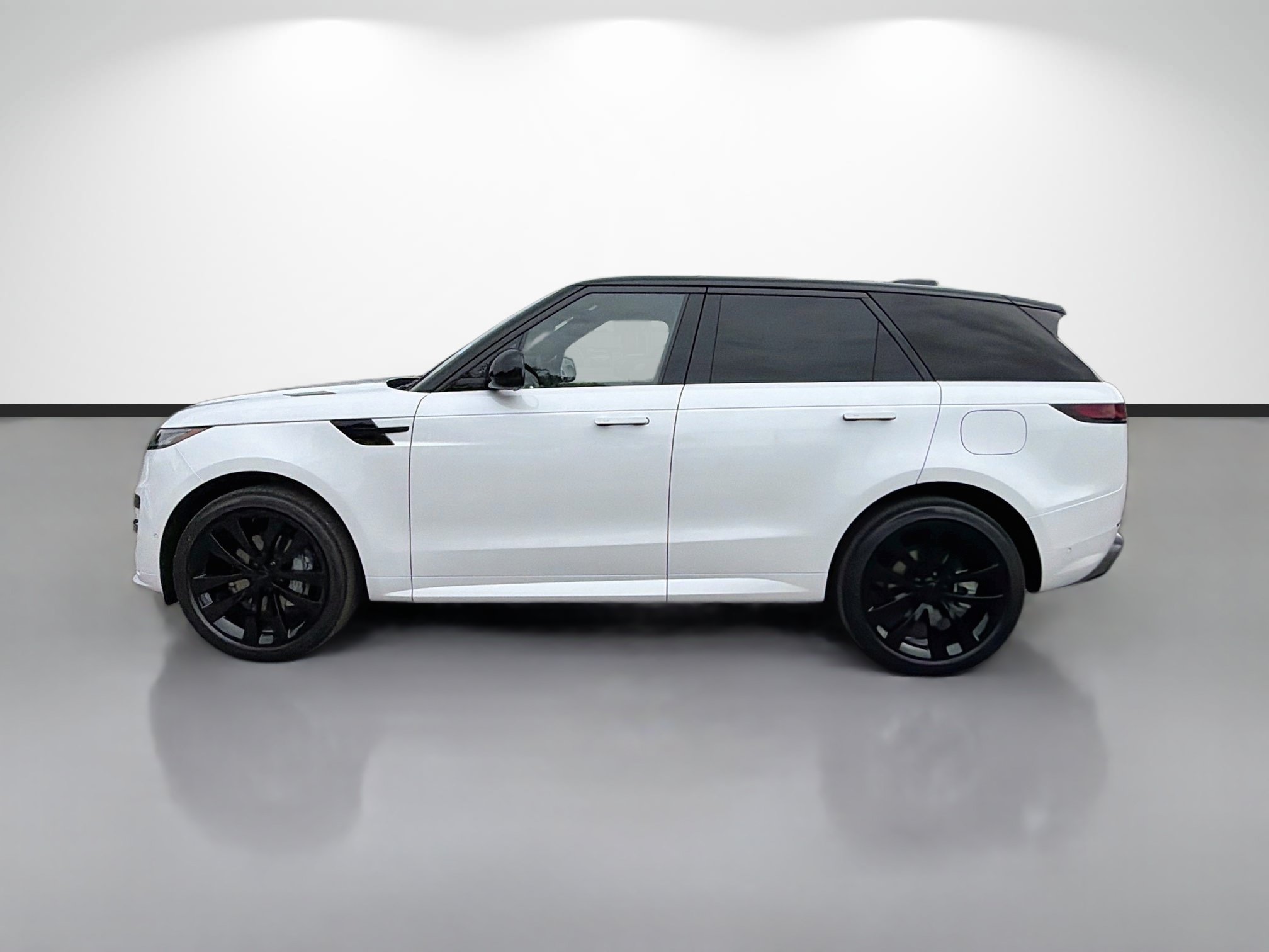 New 2027 Land Rover Range Rover Sport Dynamic SE AWD/4WD image 2