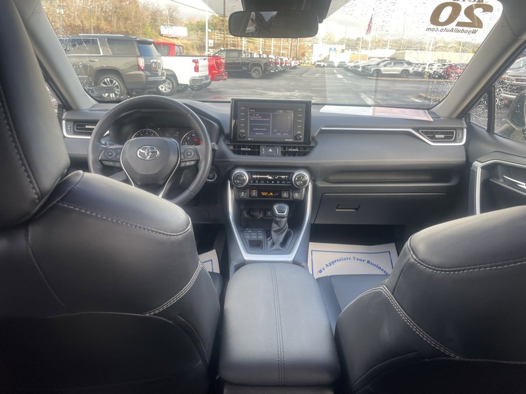 Used 2020 Toyota RAV4 XLE Premium image 31