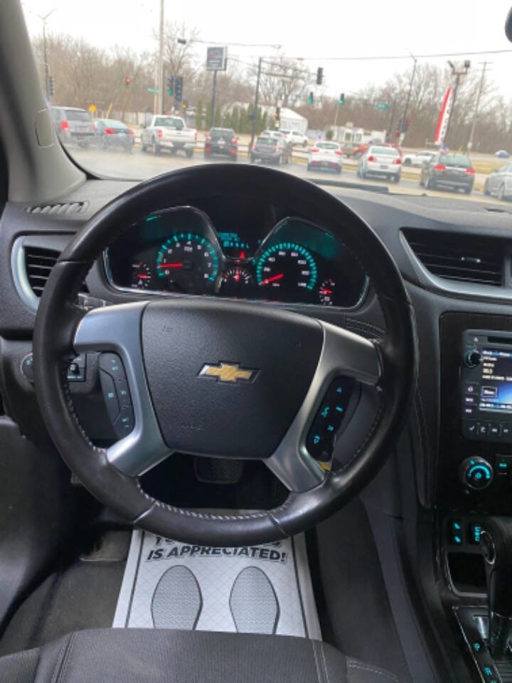 Used 2017 Chevrolet Traverse LT w/ Style and Technology Package image 12