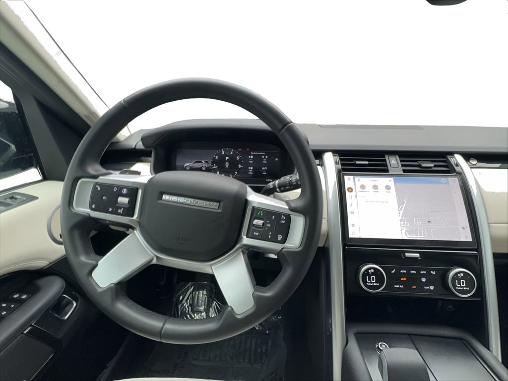 Used 2025 Land Rover Discovery S AWD/4WD image 32