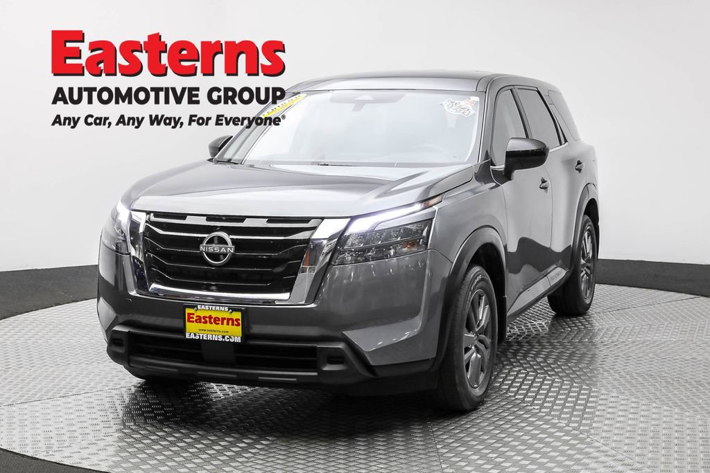 Used 2024 Nissan Pathfinder S image 1