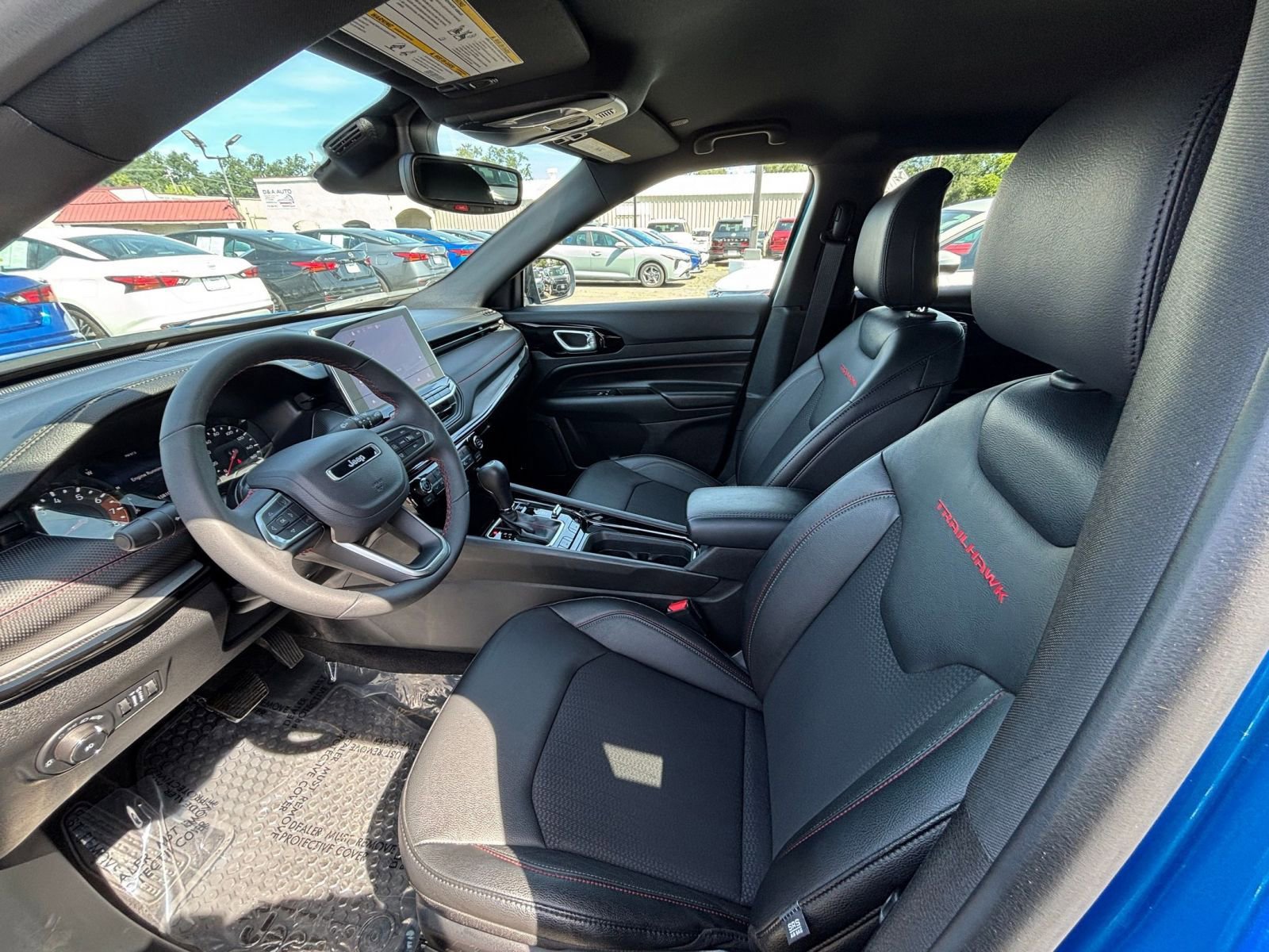Used 2025 Jeep Compass Trailhawk AWD/4WD image 25