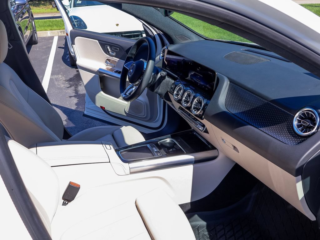 Used 2025 Mercedes-Benz GLA 250 4MATIC image 8