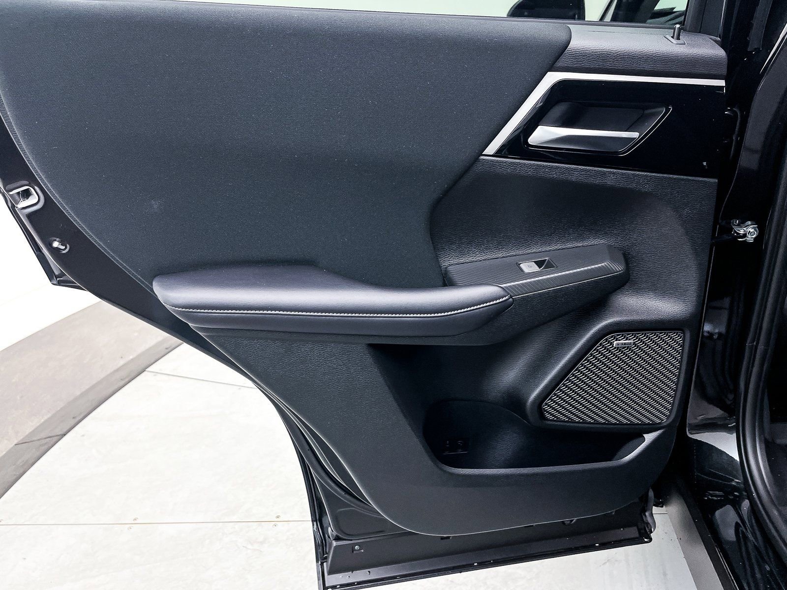 New 2025 Mitsubishi Outlander ES image 24