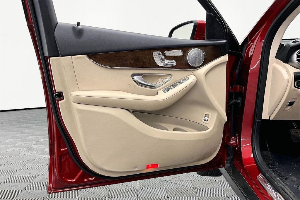 Used 2017 Mercedes-Benz GLC 300 4MATIC image 23