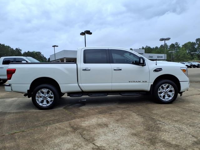 Used 2021 Nissan Titan SV w/ SV Convenience Package image 2