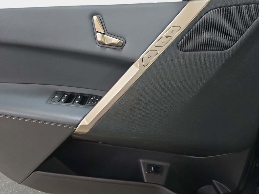 Used 2023 BMW iX xDrive50 image 26