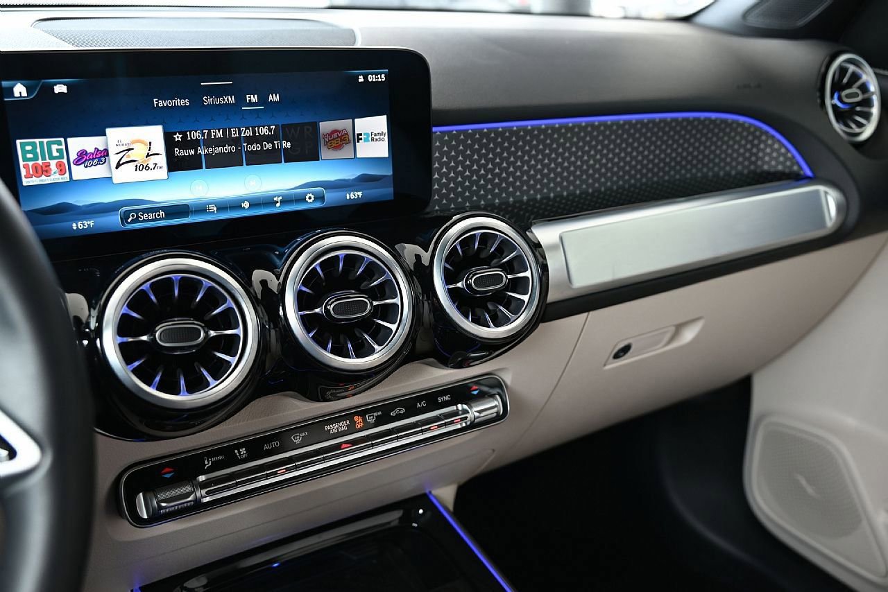 Certified 2025 Mercedes-Benz GLB 250 4MATIC image 23