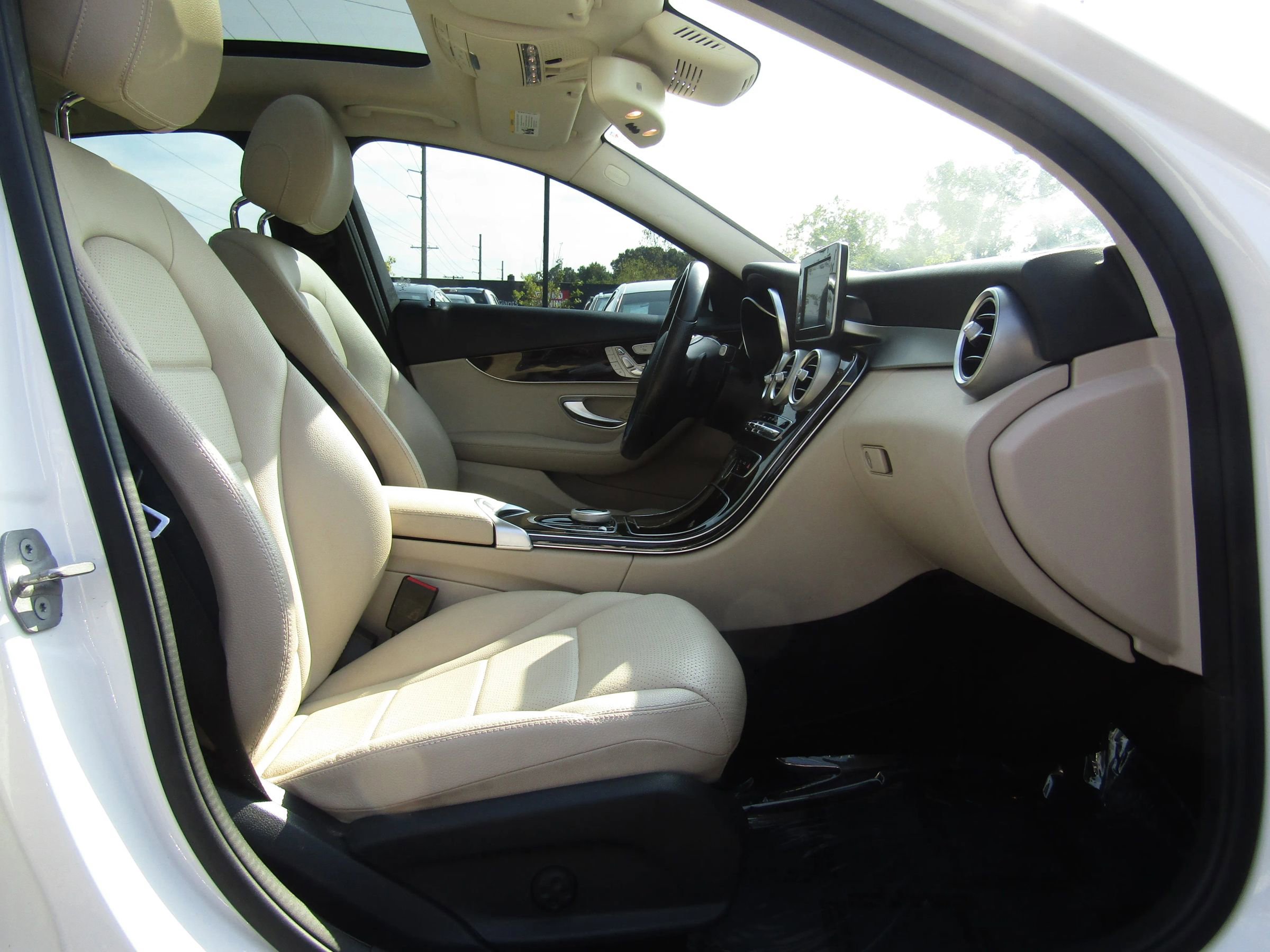 Used 2017 Mercedes-Benz C 300 4MATIC Sedan image 12