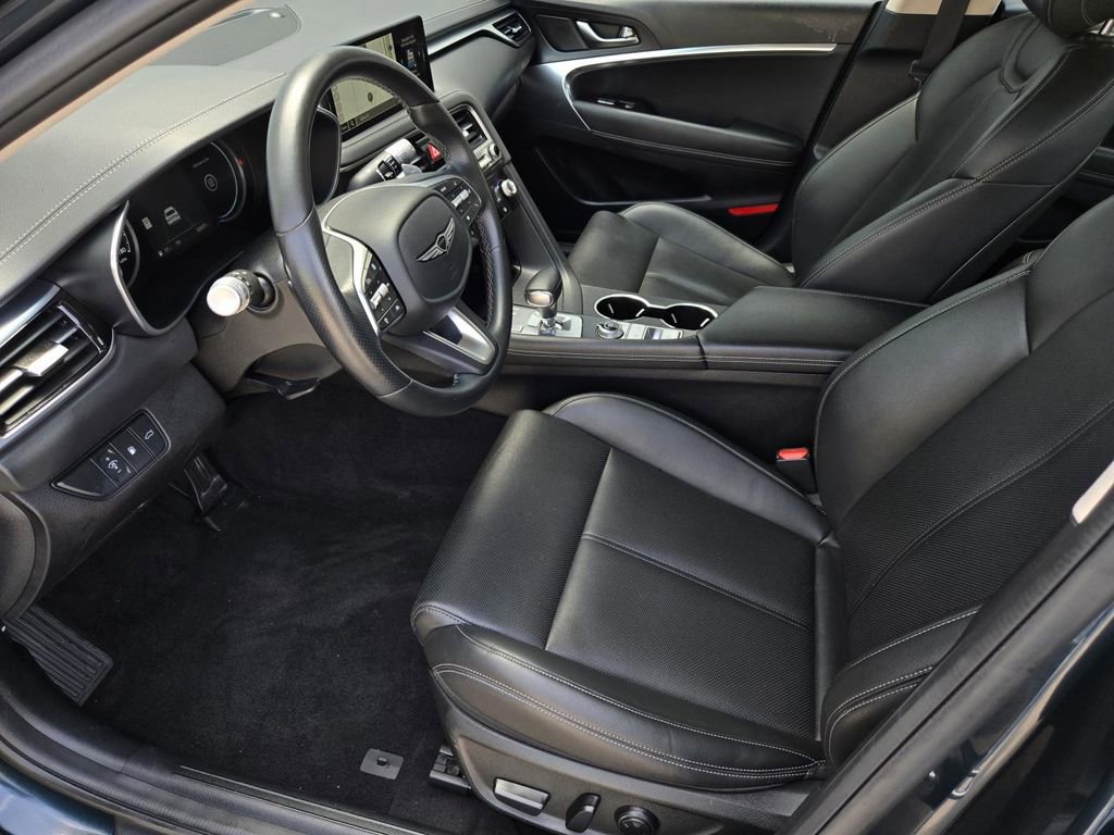 Used 2025 Genesis G70 2.5T image 17