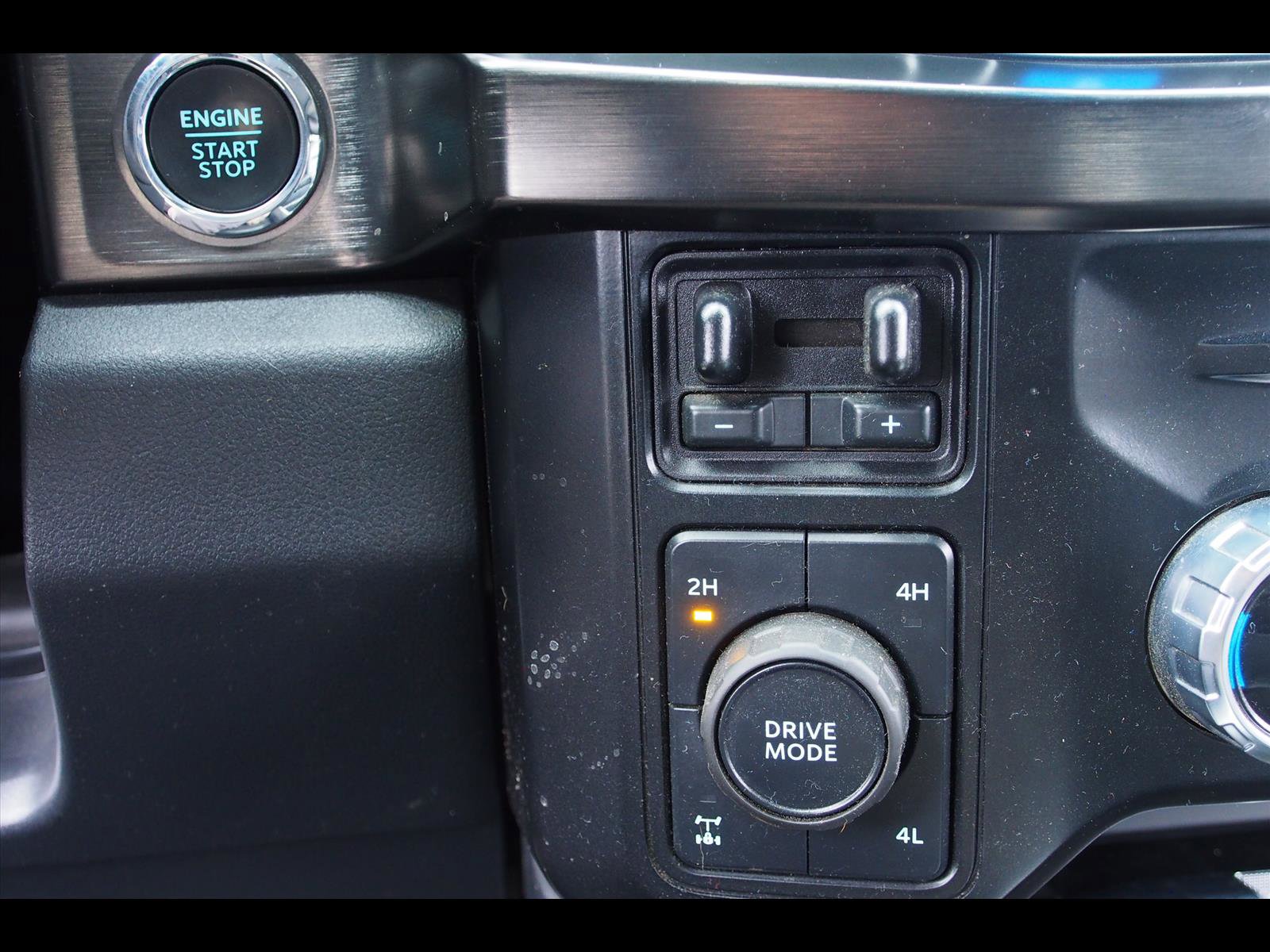 Used 2024 Ford F350 Lariat w/ Chrome Package image 26