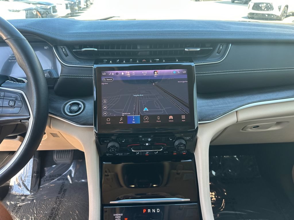 Used 2021 Jeep Grand Cherokee L Limited w/ MOPAR Finishing Package AWD/4WD image 24