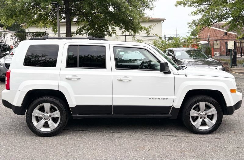 Used 2014 Jeep Patriot Latitude w/ Sun/Sound Group AWD/4WD image 8