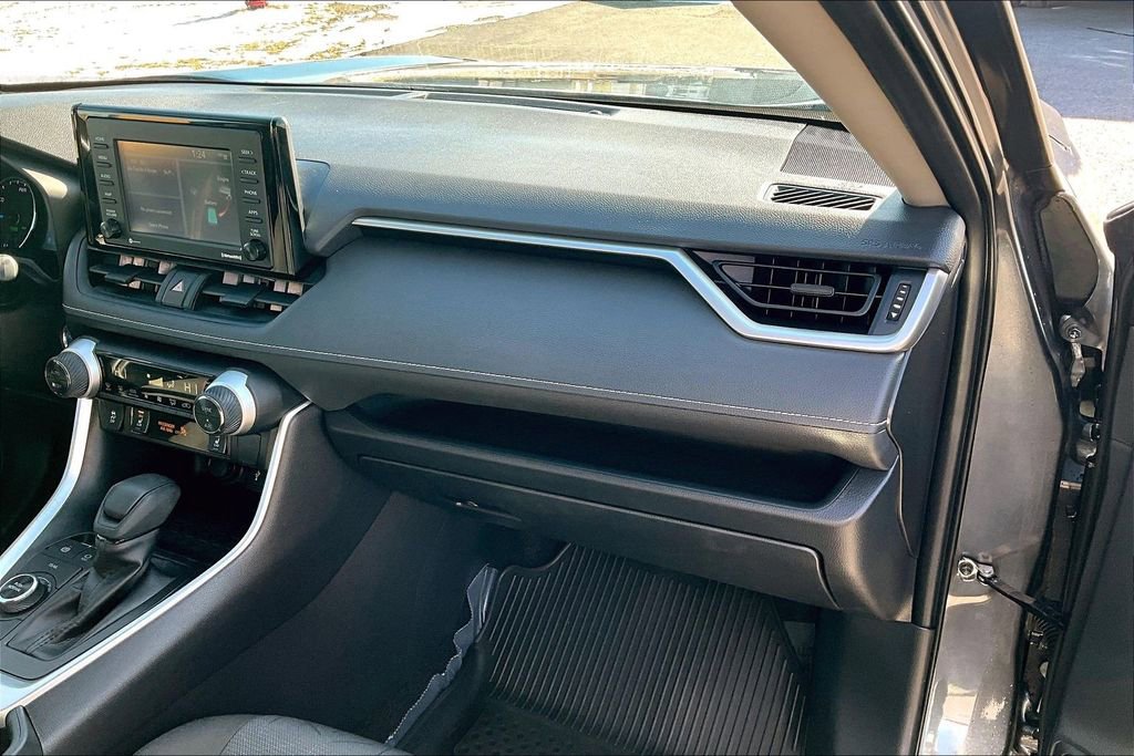Used 2022 Toyota RAV4 XLE w/ Convenience Package image 17