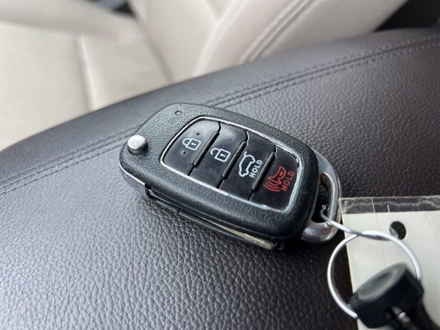 Used 2017 Hyundai Santa Fe Sport FWD image 16