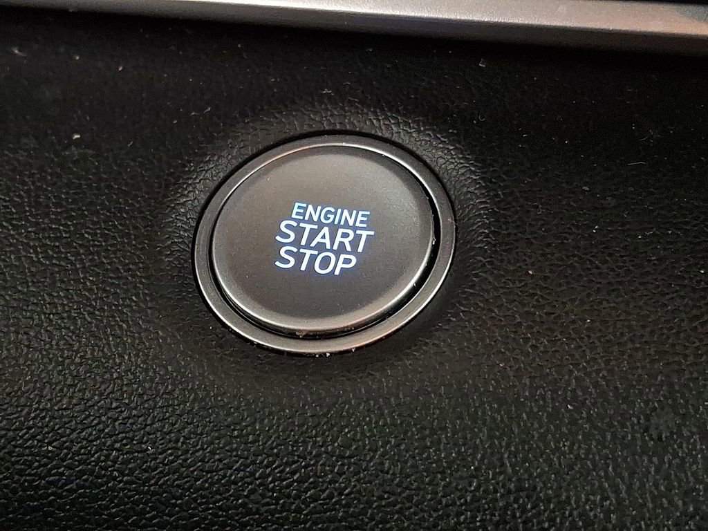 Used 2023 Hyundai Elantra SEL image 19