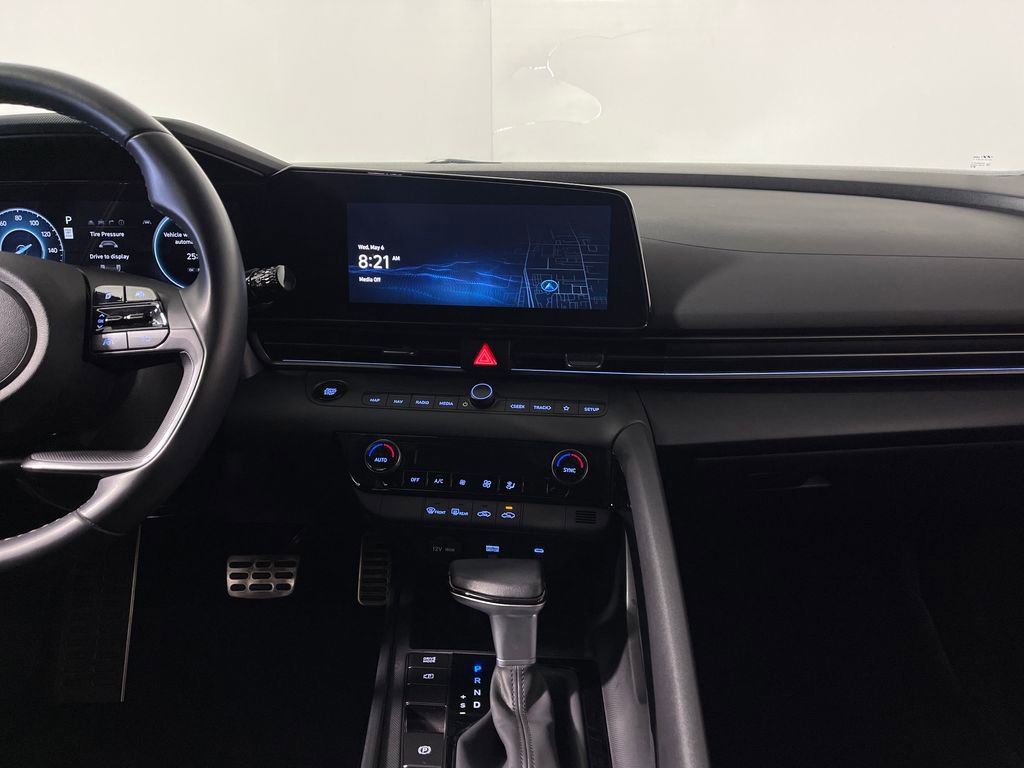 Certified 2025 Hyundai Elantra SEL FWD image 16