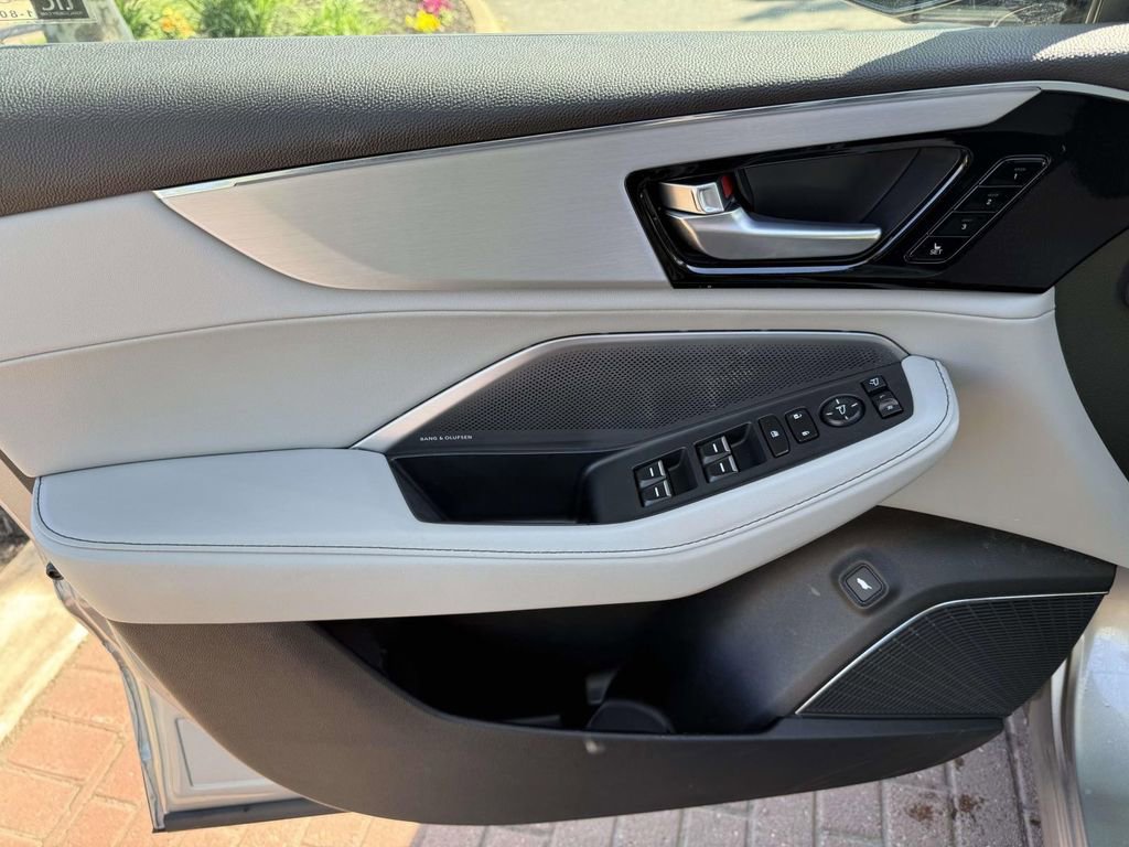 Certified 2025 Acura MDX SH-AWD w/ Technology Package image 10