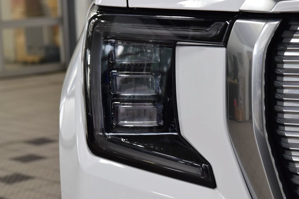 Used 2024 GMC Yukon XL Denali AWD/4WD image 12