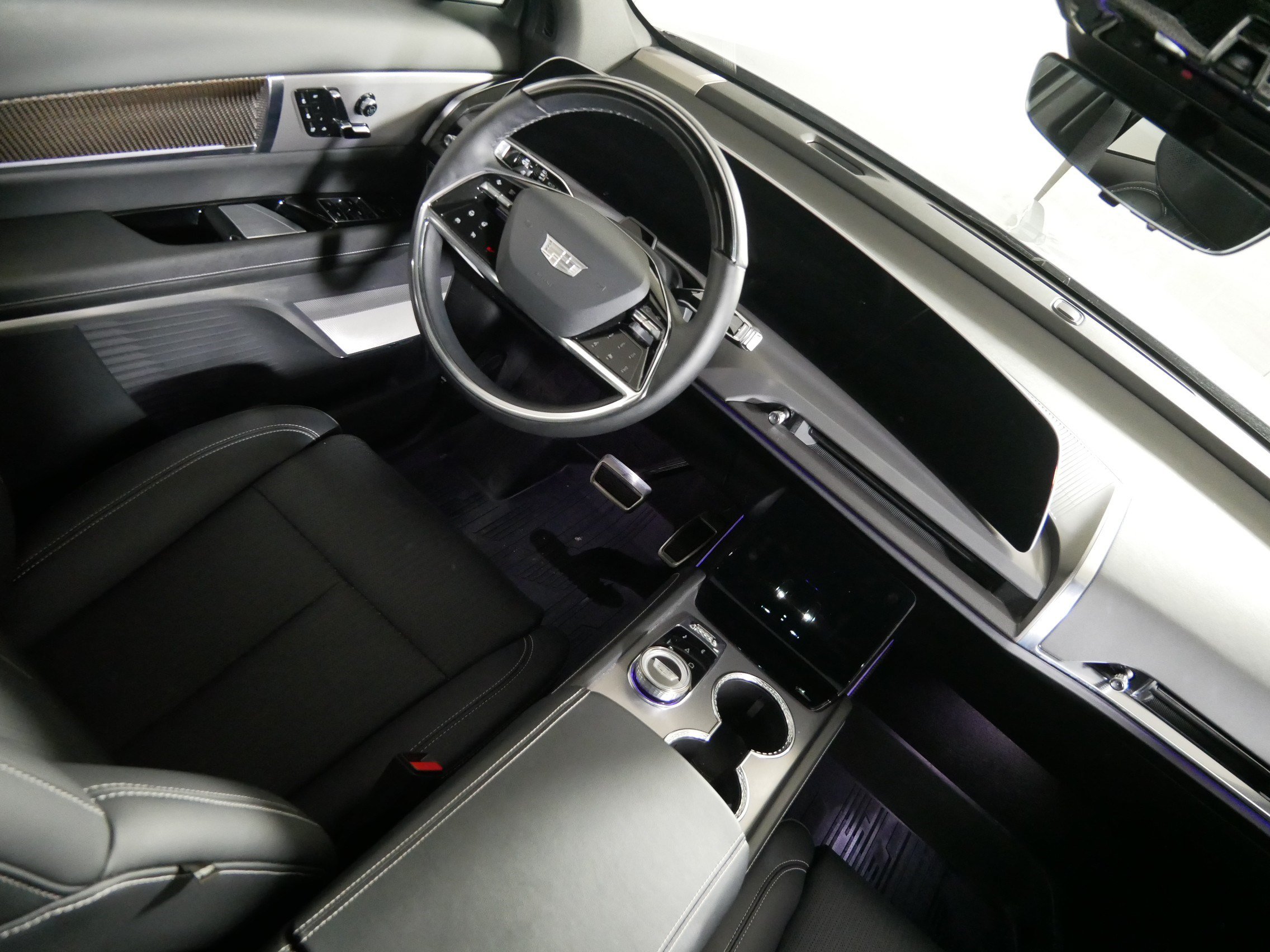Used 2026 Cadillac Vistiq Sport w/ LPO, Floor Liner Package AWD/4WD image 9