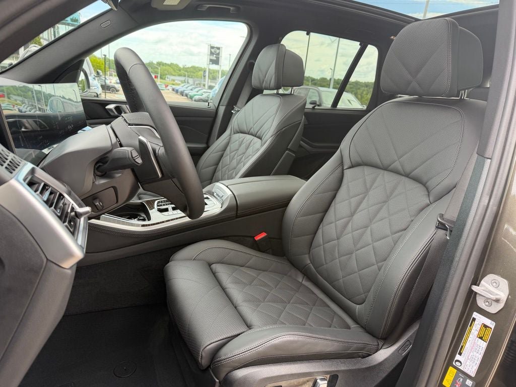 Used 2026 BMW X5 xDrive50e AWD/4WD image 11
