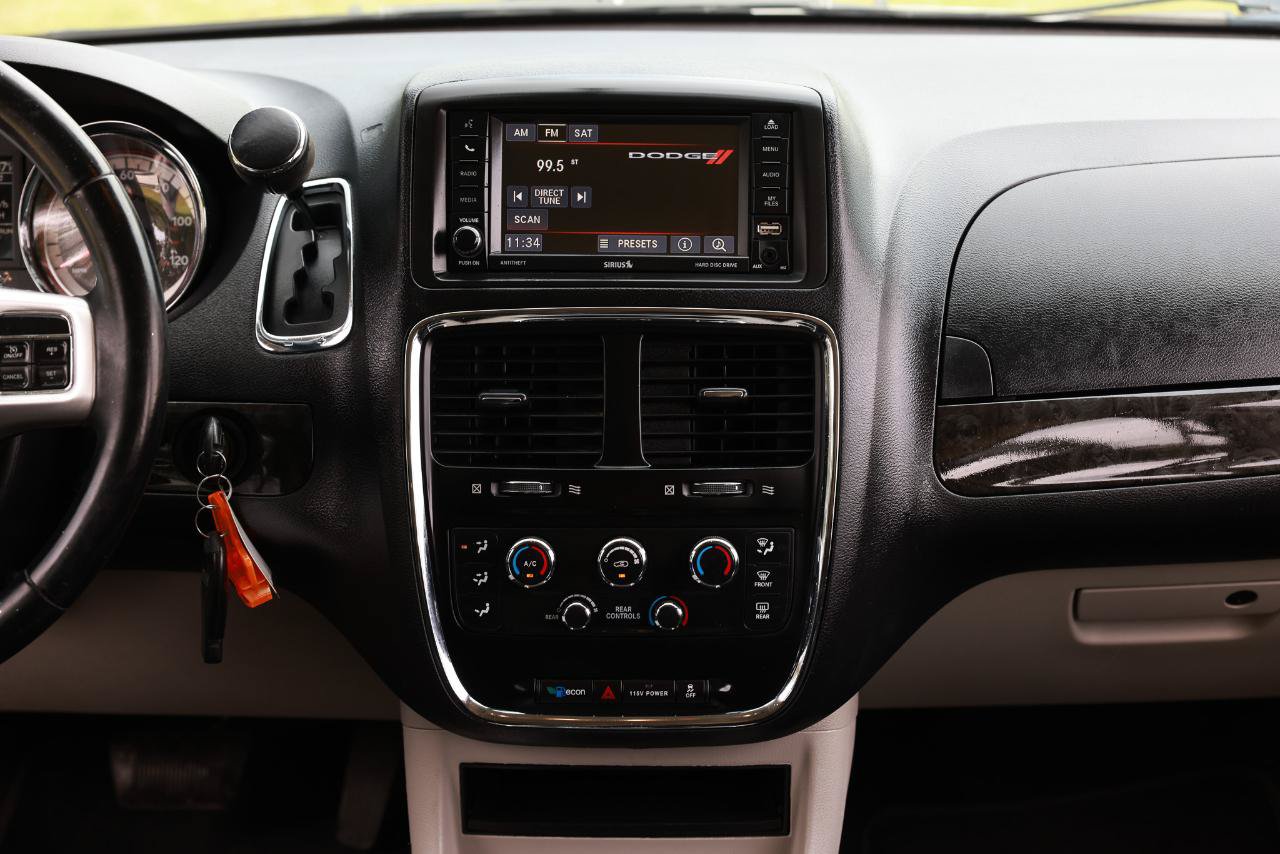 Used 2016 Dodge Grand Caravan SXT w/ Rear Park Assist Package FWD image 39