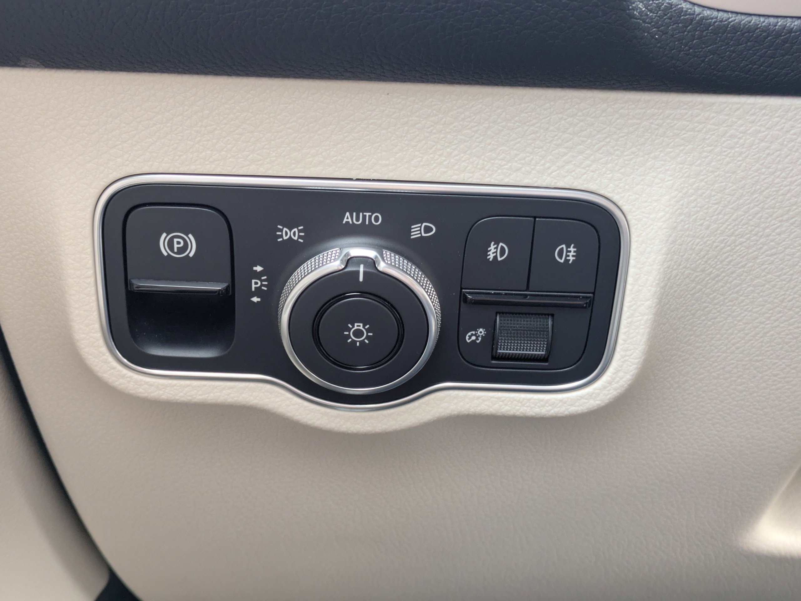 Certified 2025 Mercedes-Benz GLB 250 image 27