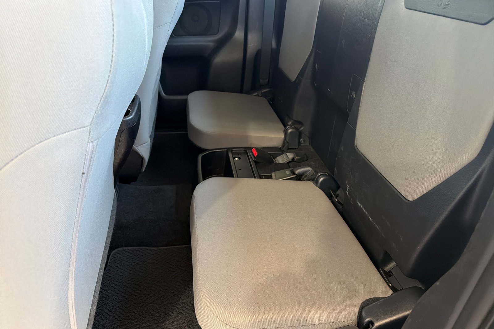 Used 2016 Toyota Tacoma SR5 RWD image 10