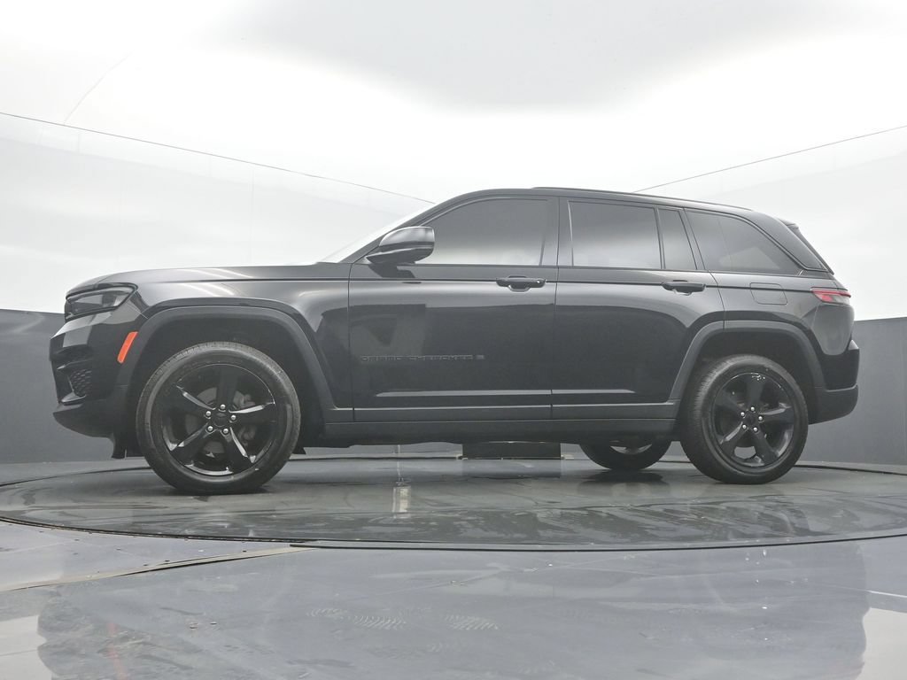 Used 2023 Jeep Grand Cherokee Altitude AWD/4WD image 45