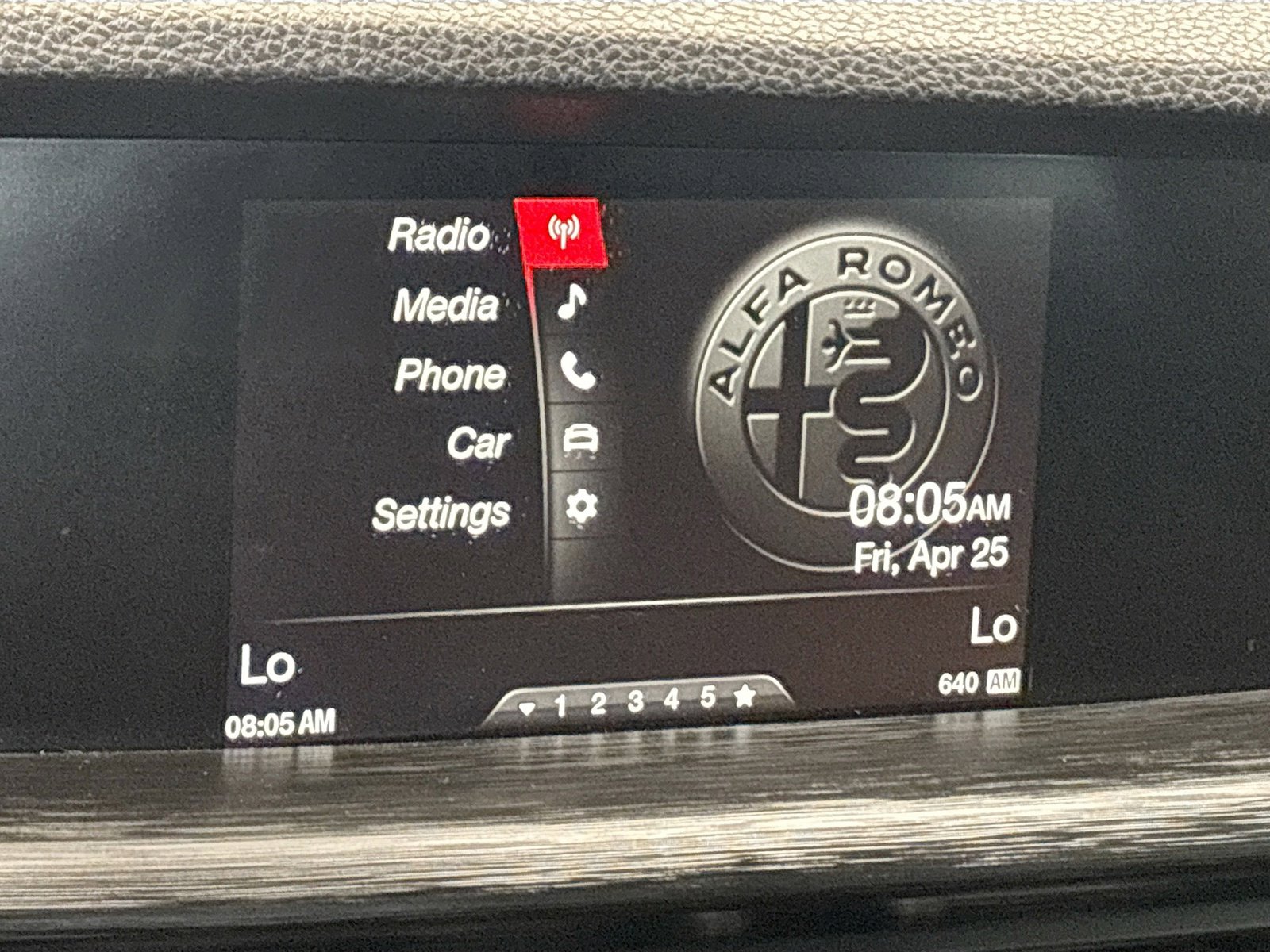 Used 2018 Alfa Romeo Stelvio AWD image 9