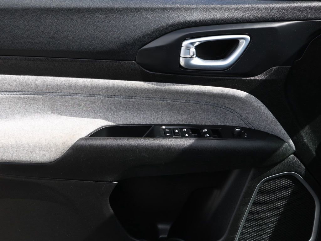 Used 2024 Jeep Compass Latitude image 24