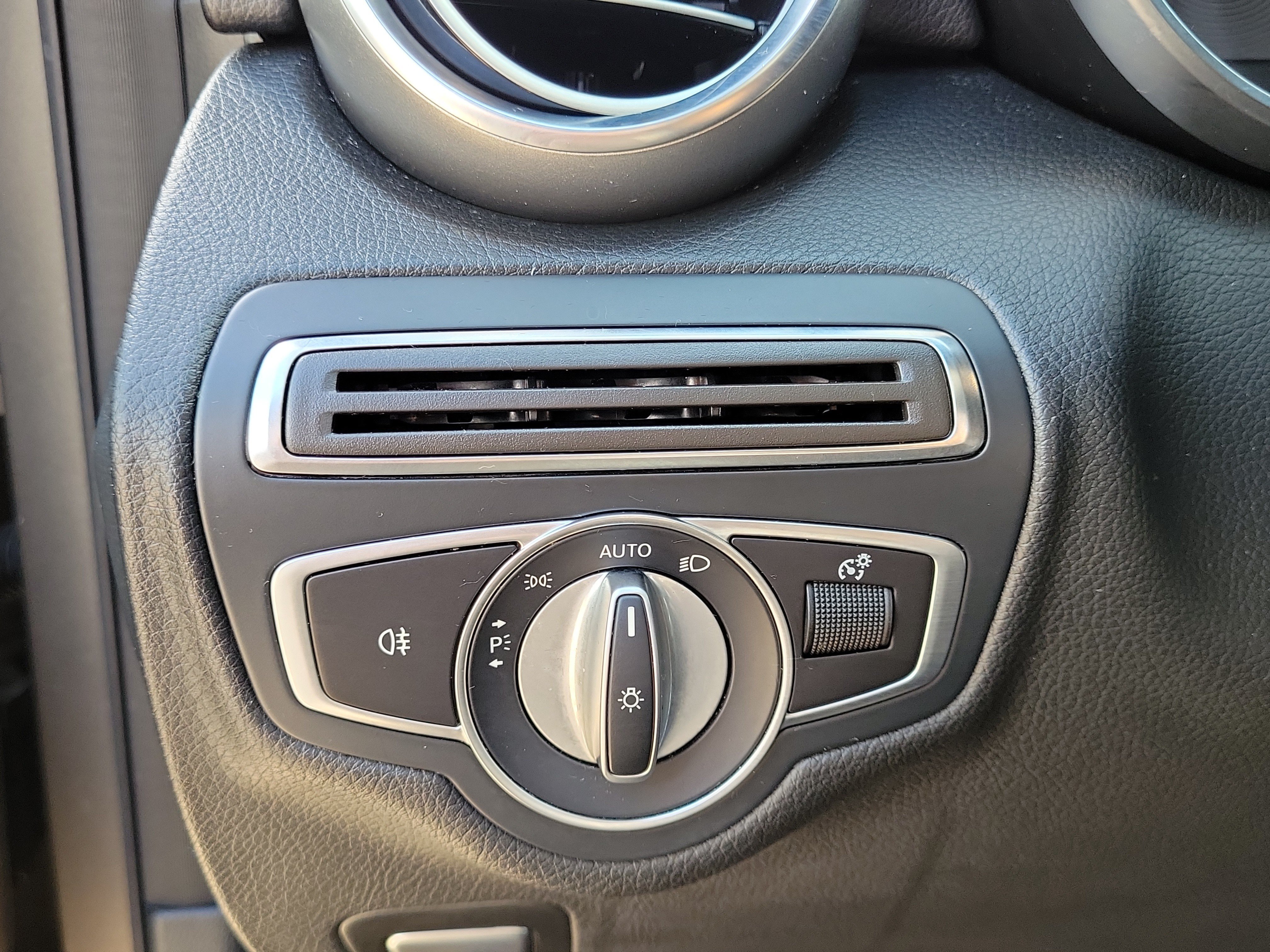 Used 2020 Mercedes-Benz C 300 Sedan image 25