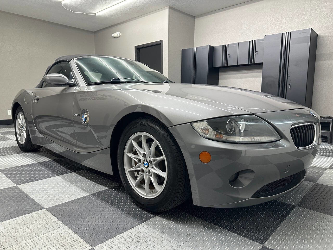 Used 2005 BMW Z4 2.5i image 4