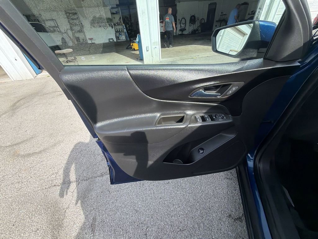 Used 2023 Chevrolet Equinox LT FWD image 13