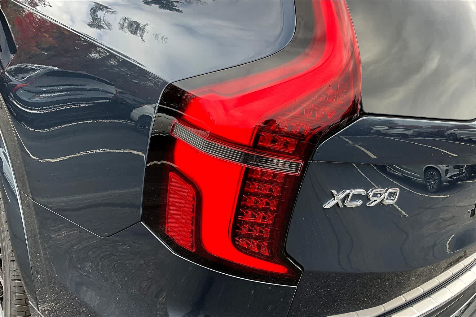 New 2026 Volvo XC90 B6 Plus w/ Protection Package Premier AWD/4WD image 5