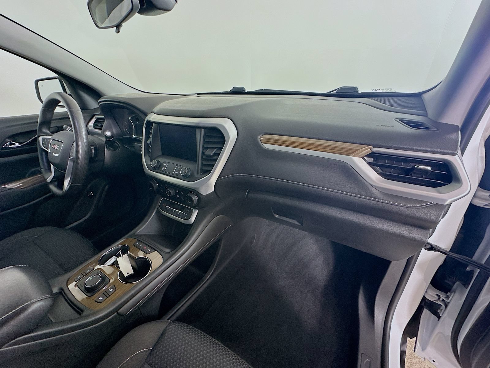 Used 2021 GMC Acadia SLE w/ Driver Convenience Package FWD image 44