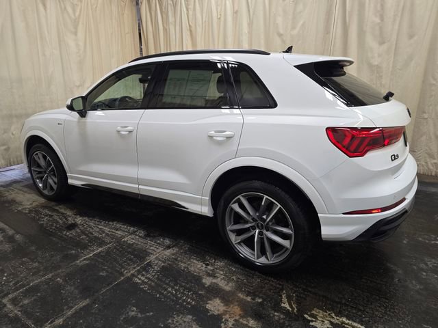 Certified 2025 Audi Q3 2.0T Premium w/ Convenience Package AWD/4WD image 11