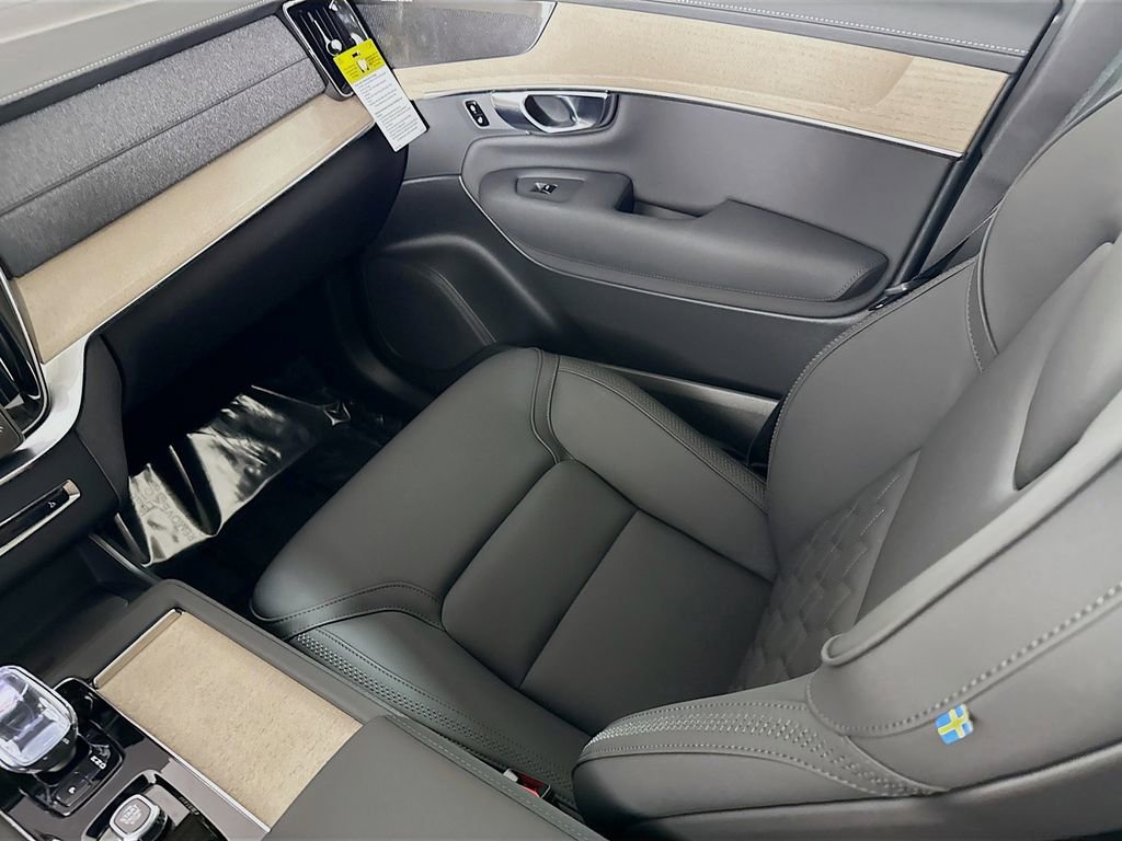 New 2026 Volvo XC90 B6 Plus w/ Protection Package image 24