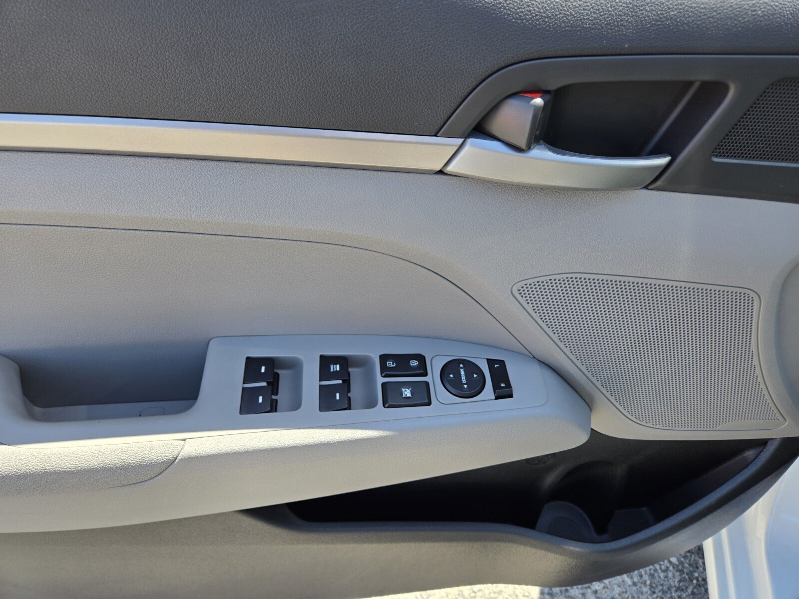 Used 2017 Hyundai Elantra SE FWD image 14