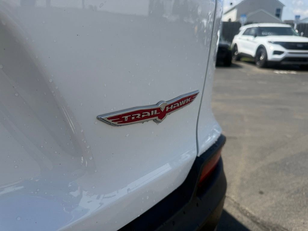 Used 2022 Jeep Cherokee Trailhawk w/ Premium Leather Package AWD/4WD image 42