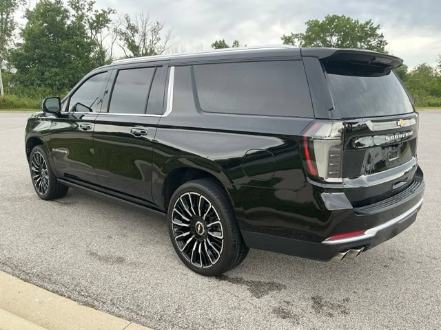 Used 2025 Chevrolet Suburban High Country AWD/4WD image 4