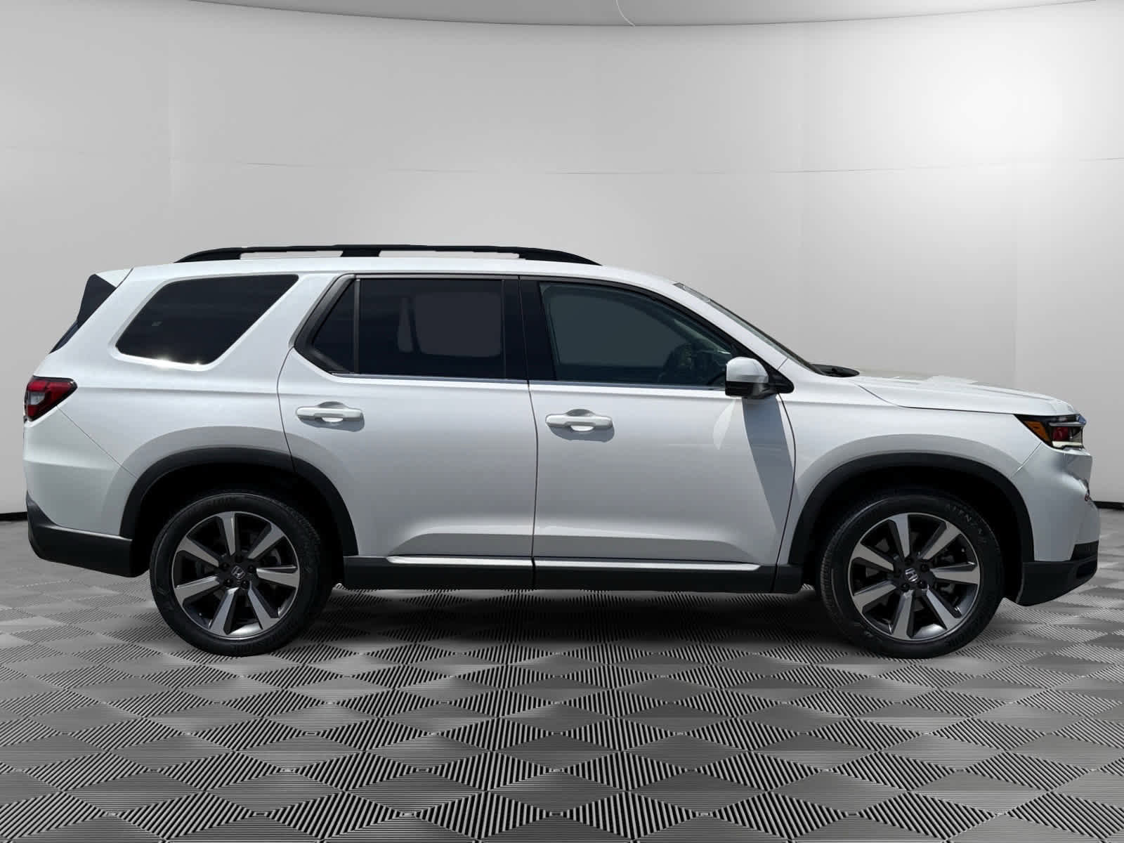 Used 2025 Honda Pilot Elite image 6