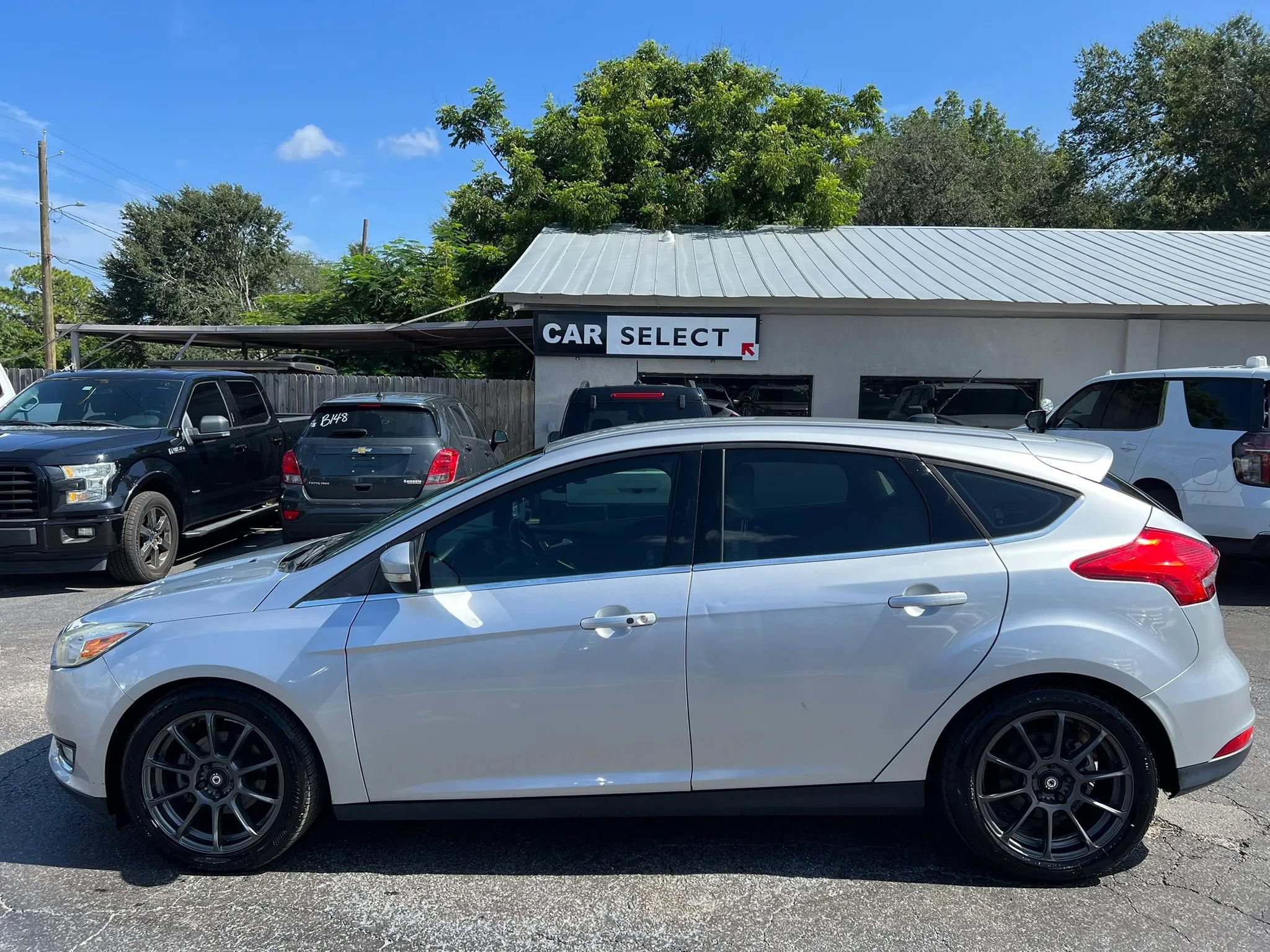 Used 2015 Ford Focus Titanium FWD image 8