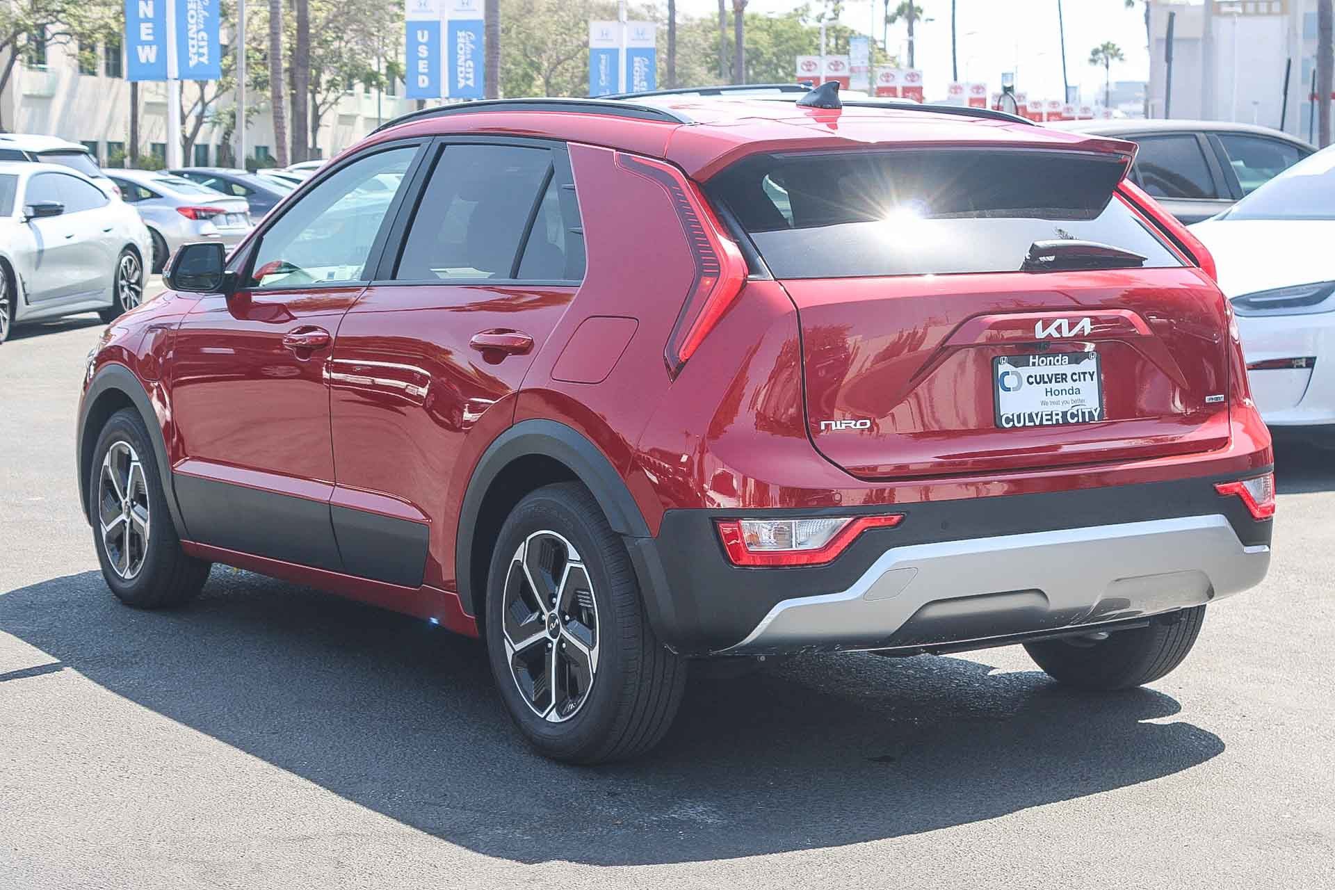 Used 2025 Kia Niro LX FWD image 7