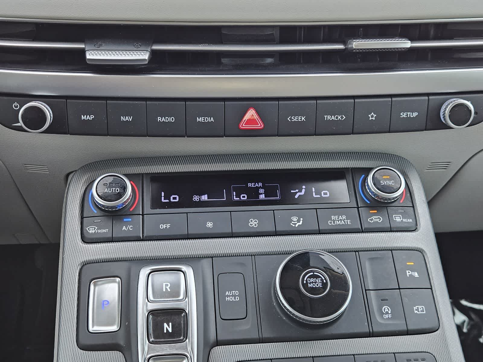 Used 2025 Hyundai Palisade Limited FWD image 17