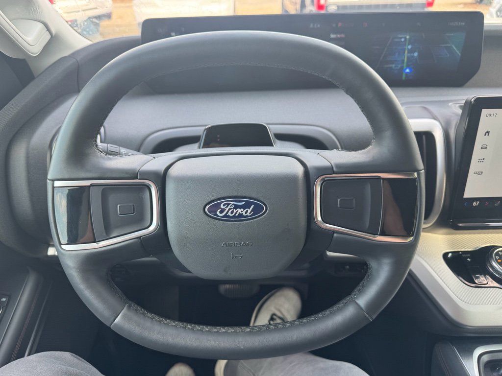 Used 2025 Ford Expedition Active image 20