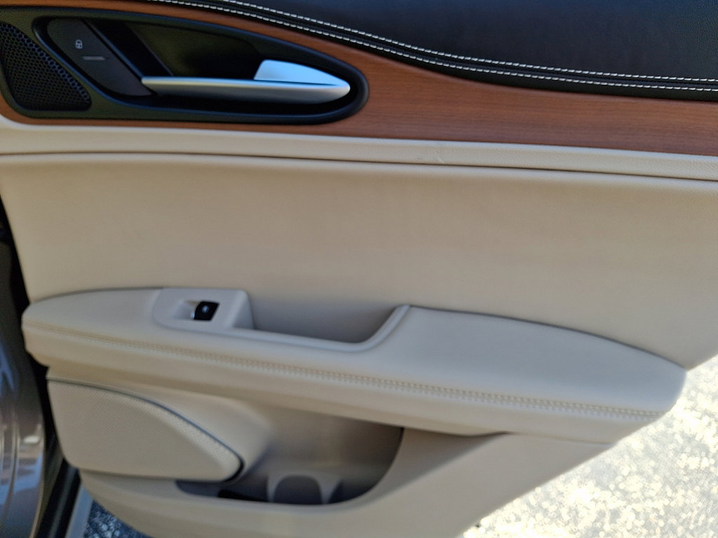 Used 2019 Alfa Romeo Stelvio Ti Lusso w/ Quick Order Package 22X Lusso image 14