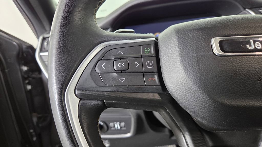 Used 2023 Jeep Grand Cherokee L Laredo AWD/4WD image 19