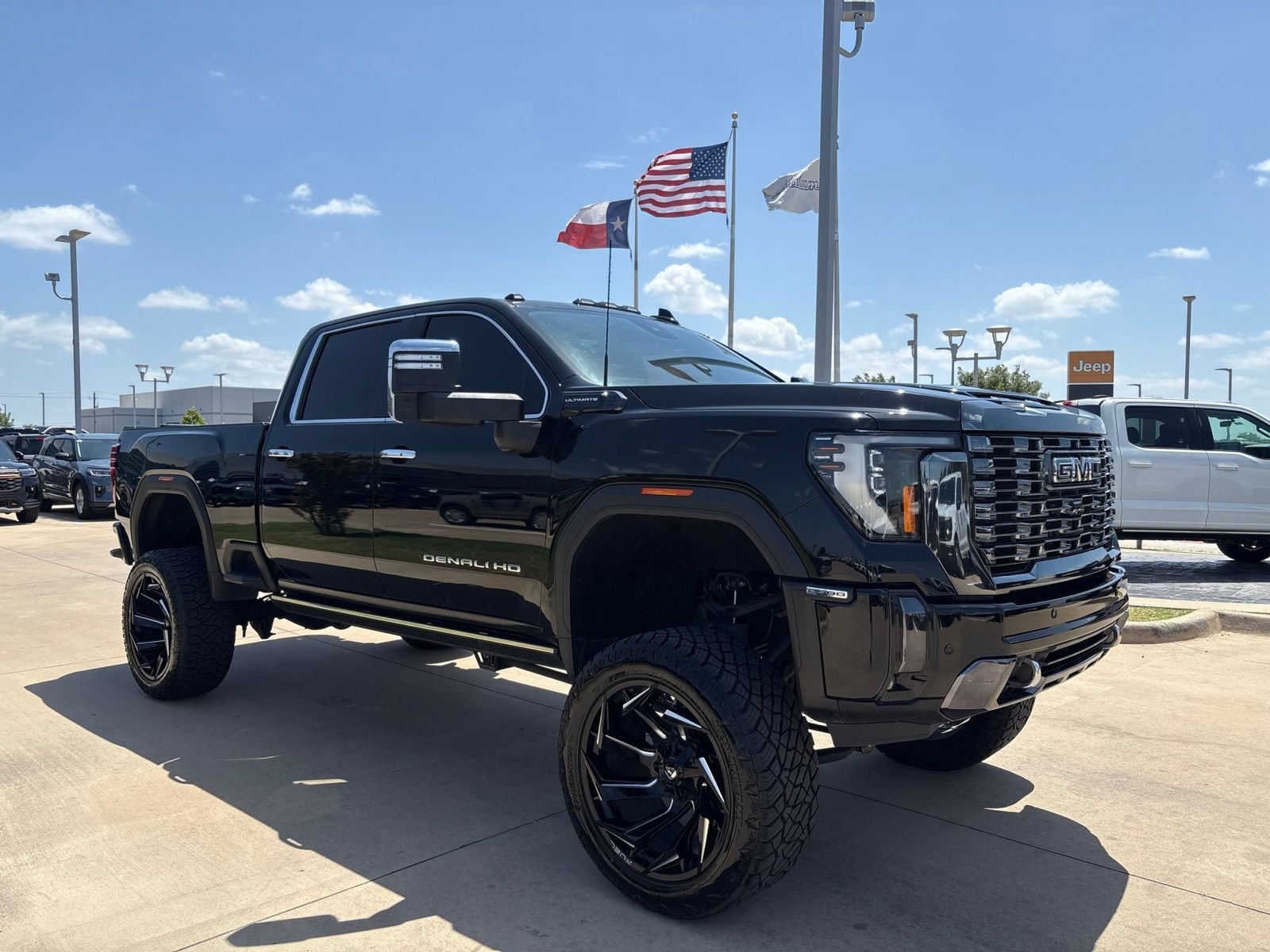 Used 2024 GMC Sierra 2500 Denali Ultimate AWD/4WD image 8